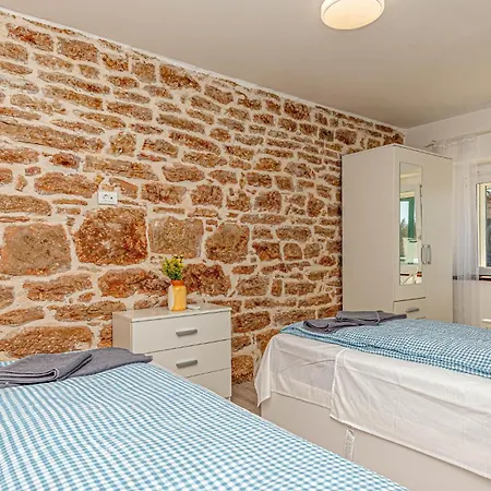 Holiday home 4 Bedroom Lovely In Ljubotic