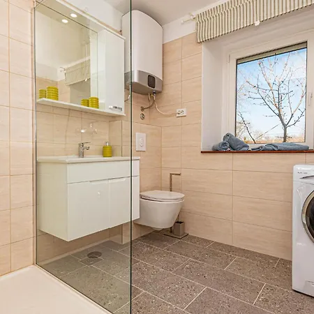 4 Bedroom Lovely In