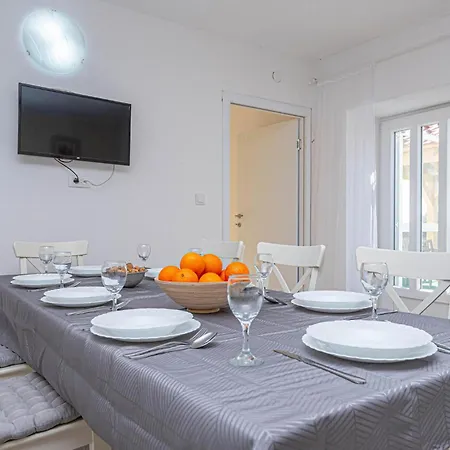 Holiday home 4 Bedroom Lovely In Ljubotic